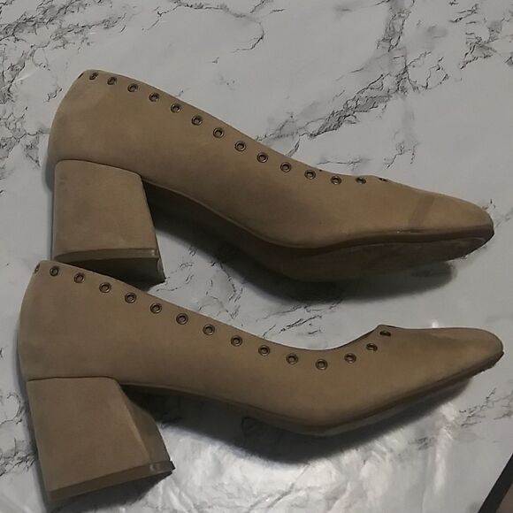 Simply styled nude faux suede block heels - Picture 5 of 9